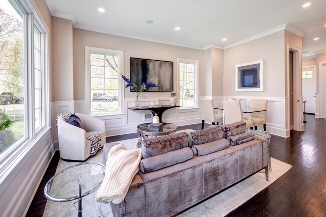 Building Photo - 10-25 Gabriel Ct