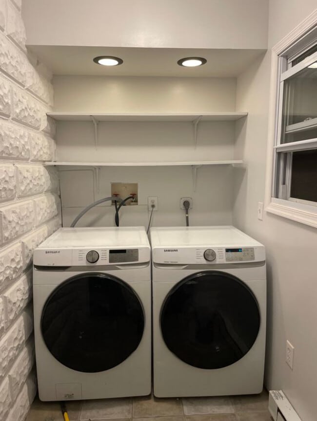 Building Photo - 3933 E Grant St