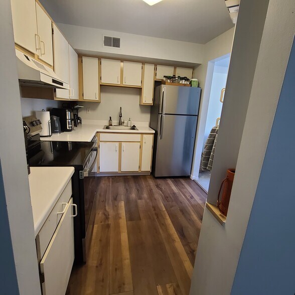 Building Photo - 2205 S Huron Pky