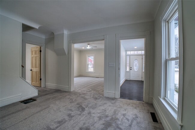 Building Photo - 1702 Lake St