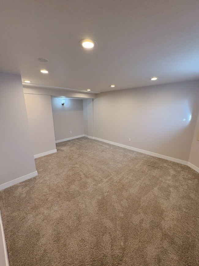 Building Photo - 245 Otis Ct