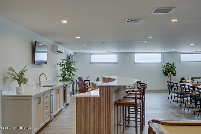 Building Photo - 272 Willow Ave