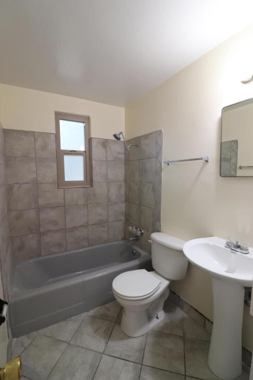 Building Photo - 3112 Colorado St NE