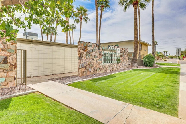 Building Photo - 6805 E 2nd St