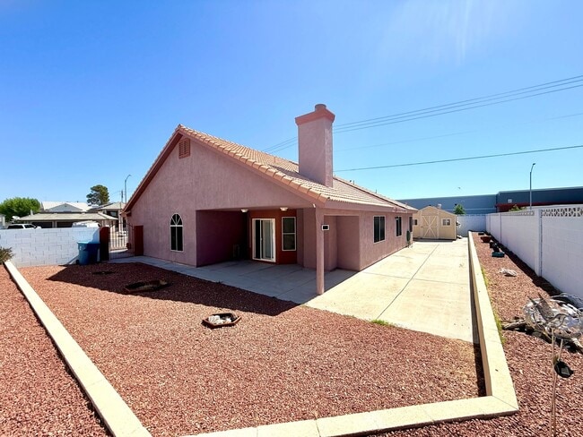 Building Photo - Spacious 4-Bedroom, 2-Bathroom Single-Stor...