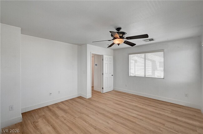 Building Photo - 9985 Big Bow Springs Ct