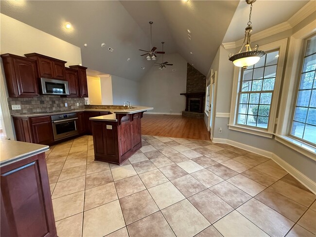 Building Photo - 4600 S Old Wire Rd