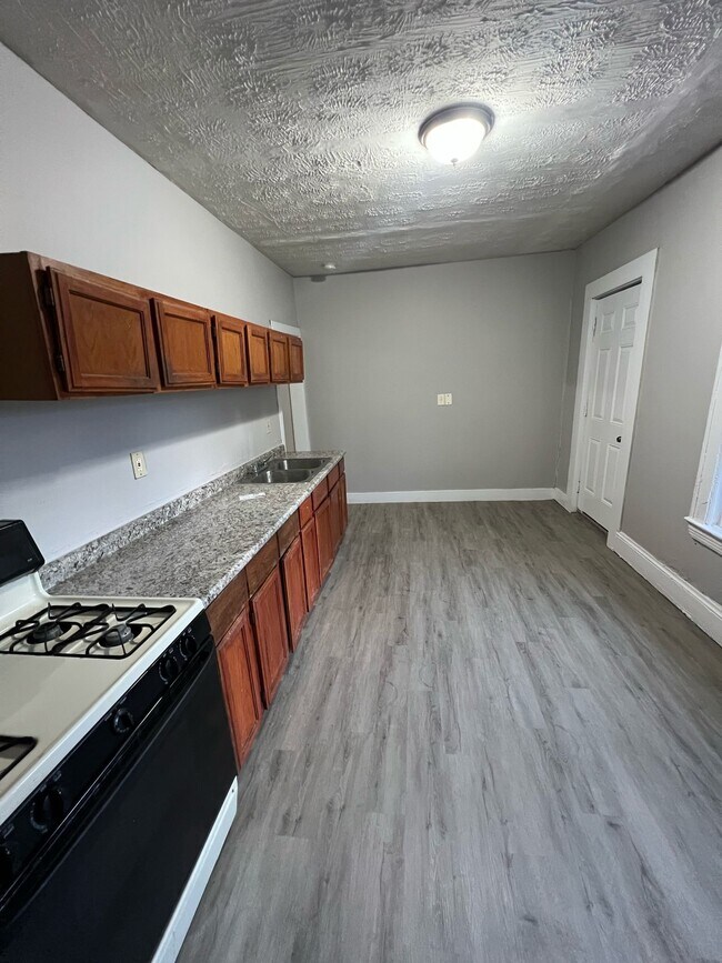 Building Photo - 3362 E 145th St