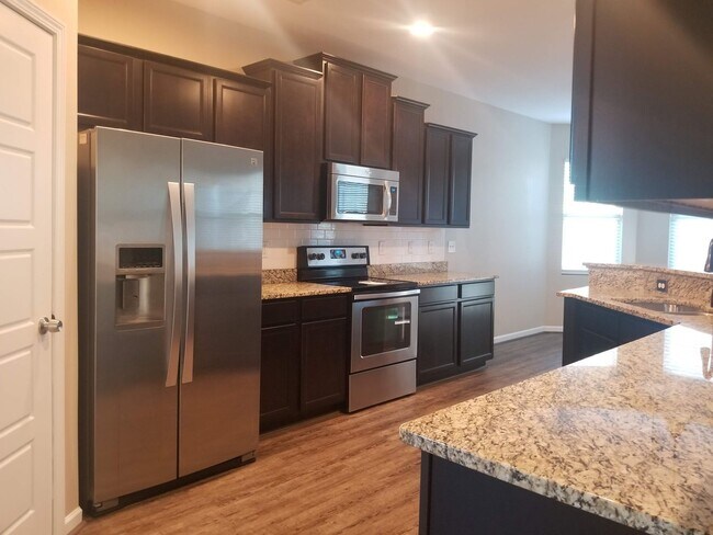Building Photo - Large 4 Bedroom Home in Towne Pointe! Showings Coming Soon!!!