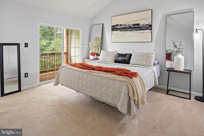 Building Photo - 7530 Stonehouse Run Dr