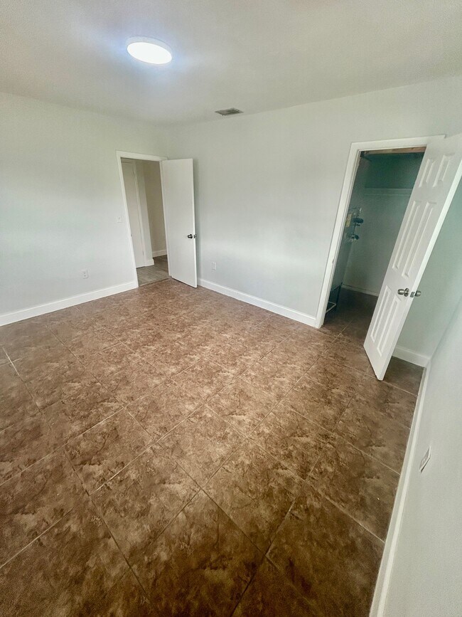 Building Photo - 7511 Venetian St