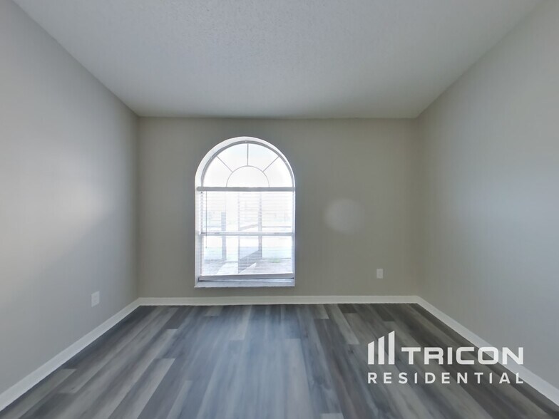 Building Photo - 873 Silversmith Cir