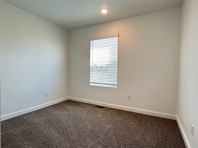 Building Photo - 960 Ventnor Ave