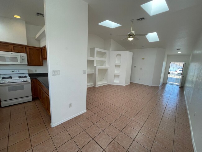 Building Photo - YUMA MEADOWS TOWNHOUSE W/ POOL ACCESS!