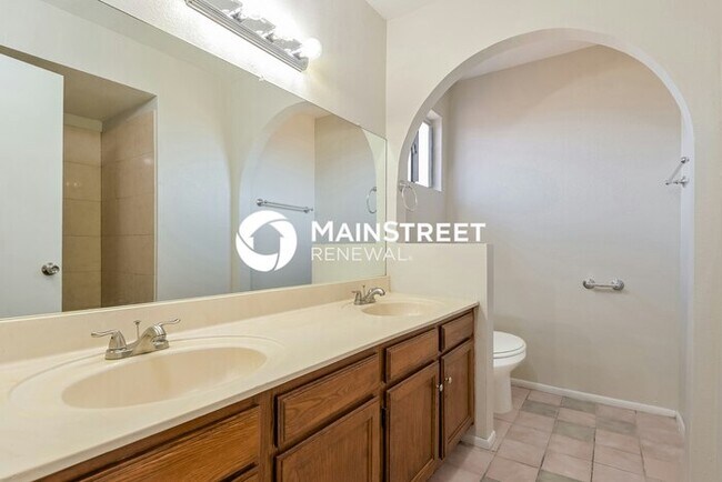 Building Photo - 3 Bedroom Pet-Friendly Home in Tucson, AZ with Main Street Renewal