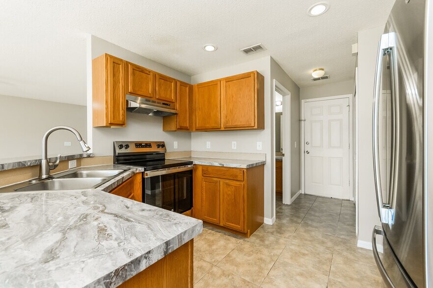 Building Photo - 2402 Ashecroft Dr