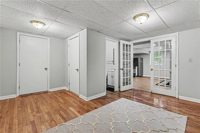 Building Photo - 3084 Green Valley Dr