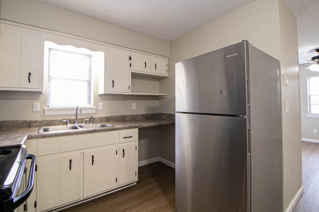 Building Photo - 8-408 Thompsonville Ln