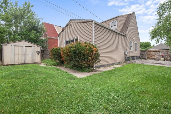 Building Photo - 296 E 148th Pl