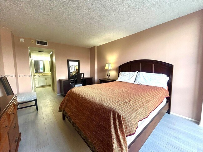 Building Photo - 3031 N Ocean Blvd