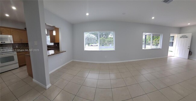 Building Photo - 8839 SW 28th St