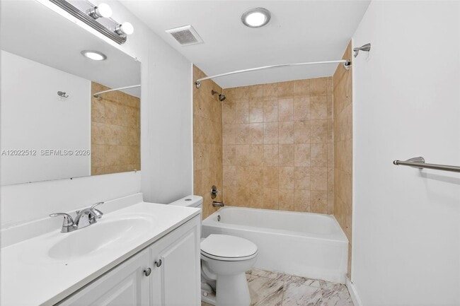 Building Photo - 4174 Inverrary Dr