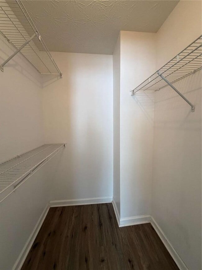 Building Photo - 644 Kenridge Dr