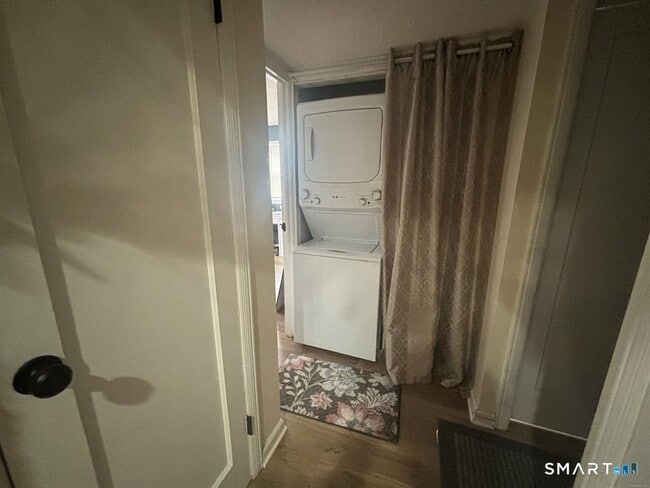 Building Photo - 53 Lynwood Dr