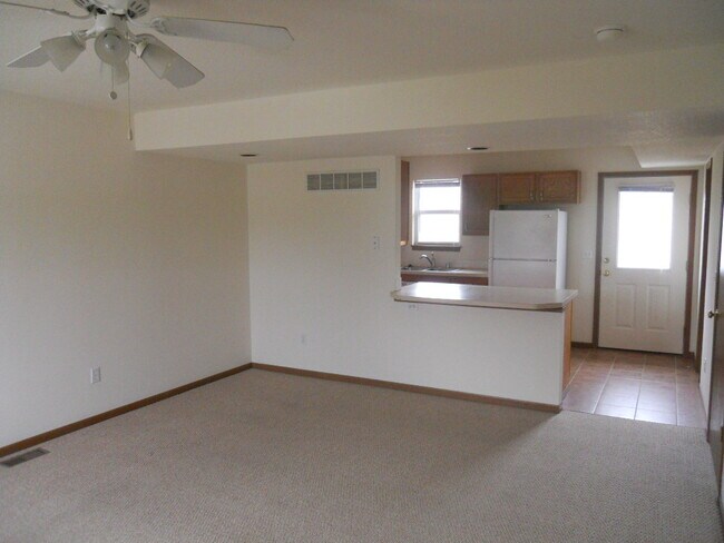 Building Photo - 322 Baker St