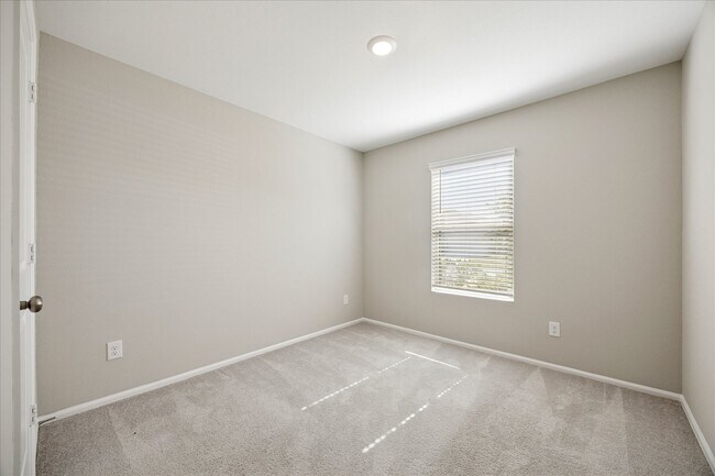 Building Photo - 27122 Breakaway Ln