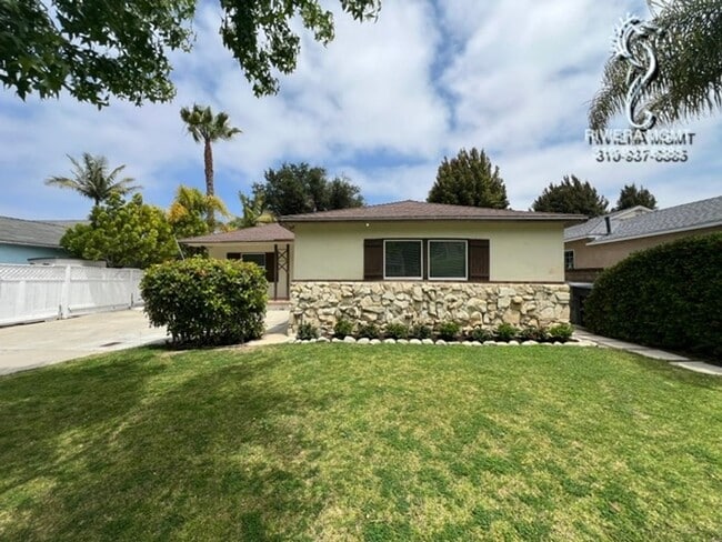 Building Photo - 3BR 1.5BA House in the Hollywood Riviera