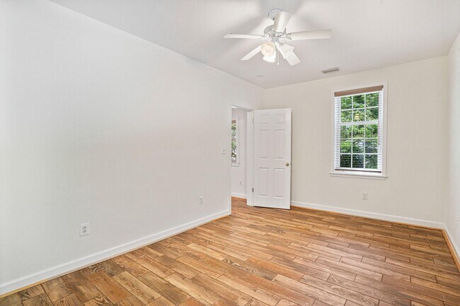Building Photo - 7712 Dolly Dr