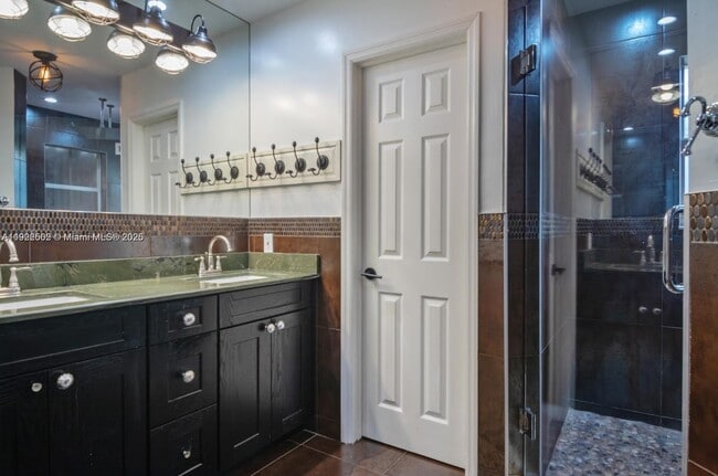 Building Photo - 1140 Chestnut Ln