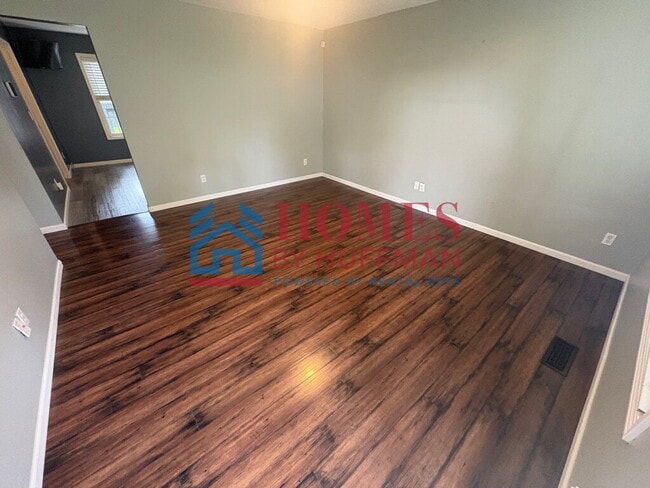 Building Photo - Three Bedroom | Fenced in Yard | Westside