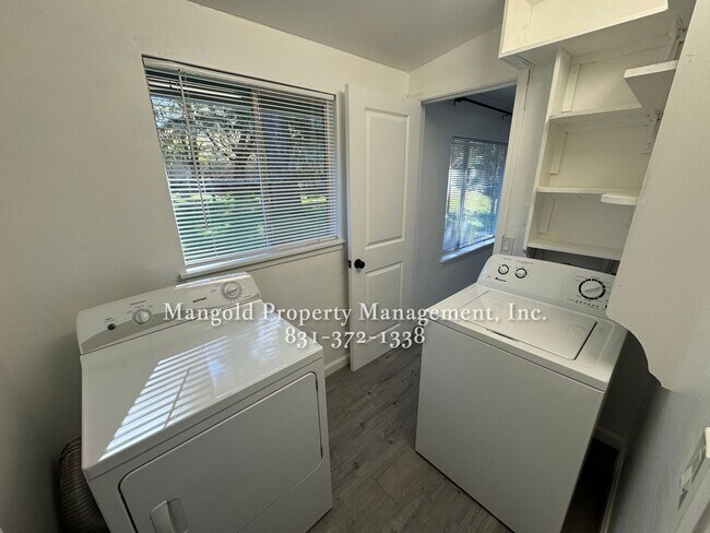 Building Photo - 635den