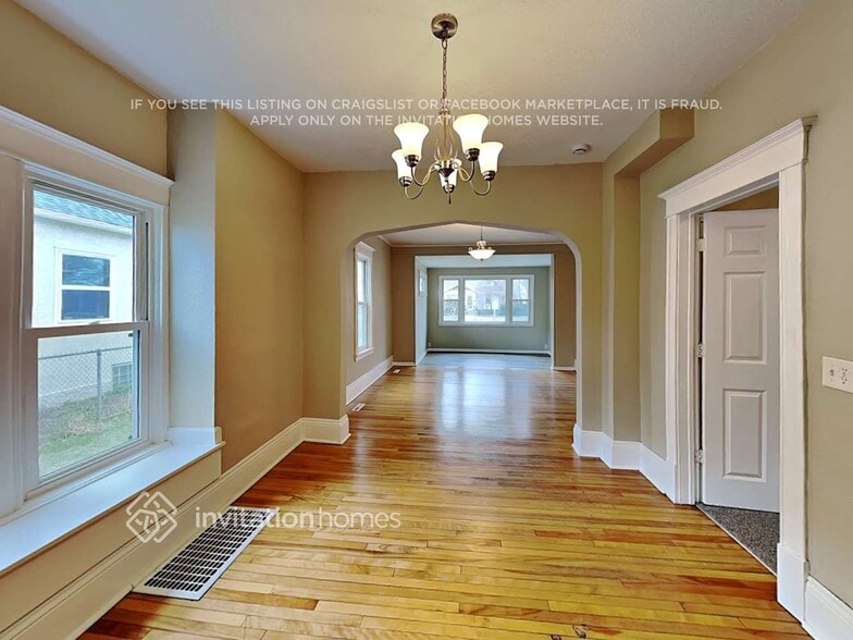 Building Photo - 4511 Snelling Ave