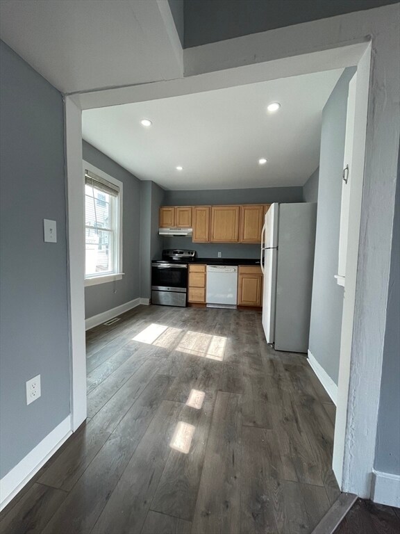 Building Photo - 77.5 School St