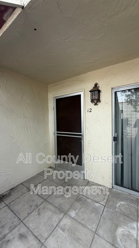 Building Photo - 550 S El Cielo Rd