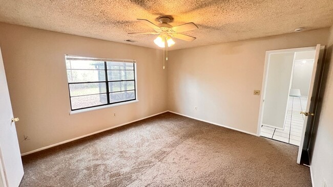 Building Photo - Lovely 3 bedroom, 2 bath in Deltona