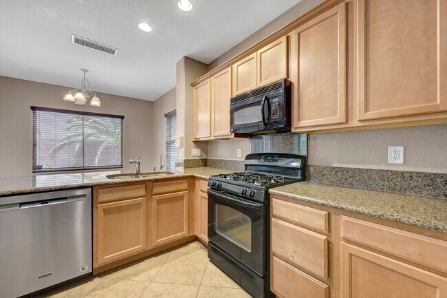 Building Photo - 3 Bedroom in Madeira Canyon!