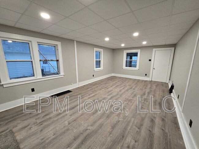 Building Photo - 115 Summit Ave