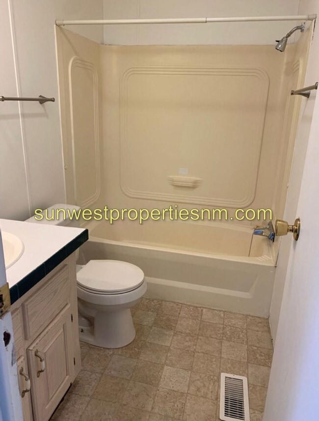 Building Photo - 3 Bedroom, 2 Bathroom Mobile Home