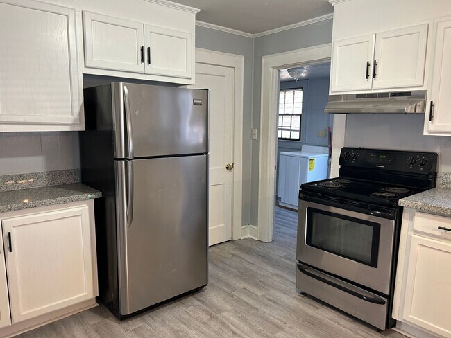 Building Photo - Comfortable 3 Bedroom Home in West Charlotte
