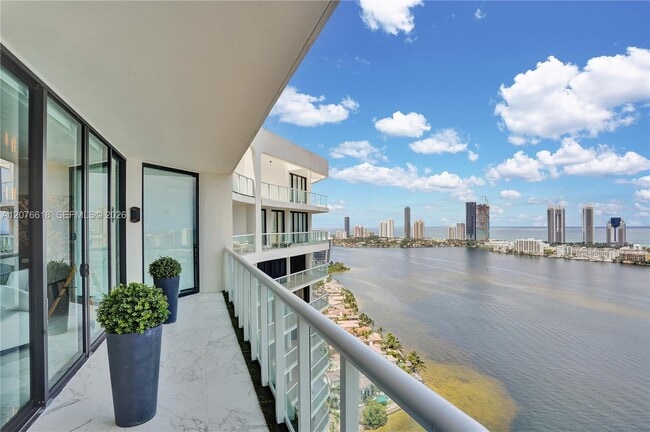 Building Photo - 4000 Island Blvd