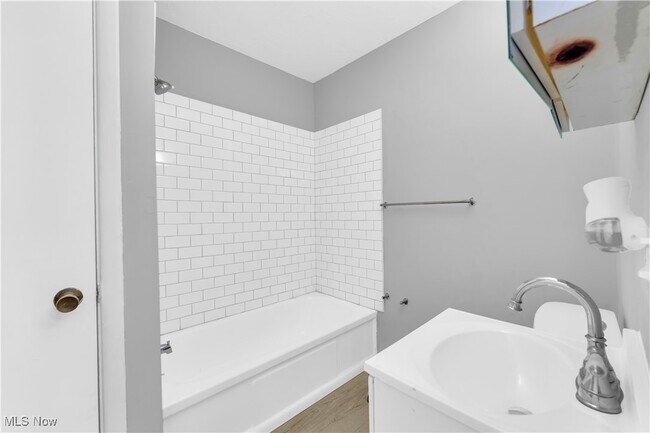 Building Photo - 1415 Wyandotte Ave