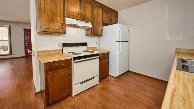 Building Photo - For Rent: 3BR, 1 1/2BA house (Please speak with us before applying.)