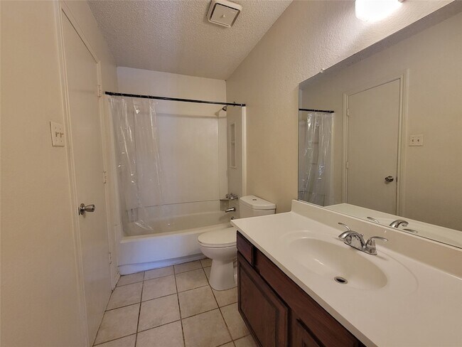 Building Photo - 1324 Bluffview Dr