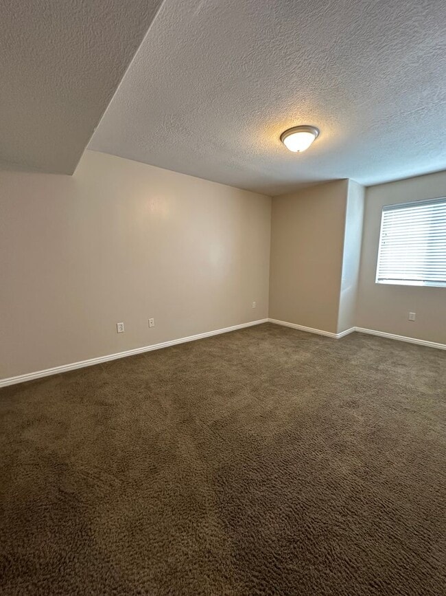 Building Photo - 1371 S 1150 W