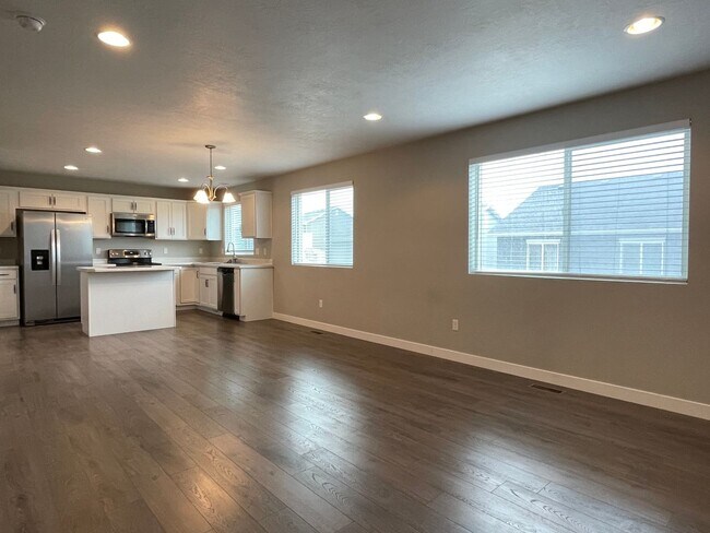 Building Photo - 3037 S Red Pine Dr