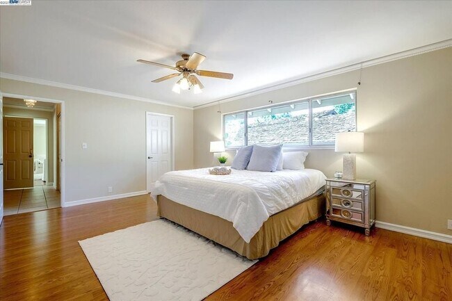 Building Photo - 24665 Sylvan Glen Ct